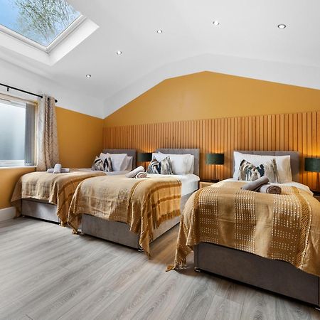 4-Bedroom Stunning Luxe, Spacious & Stylish Design House Bolton, Sleeps 11, With Parking Central Bolton, Links To Manchester, Pet-Friendly, Best For Groups! Work Contractors And Summer Special Offer! - By Blue Puffin Stays Farnworth Exteriér fotografie