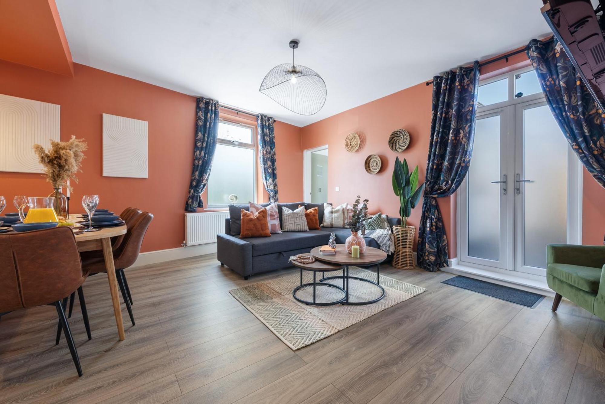 4-Bedroom Stunning Luxe, Spacious & Stylish Design House Bolton, Sleeps 11, With Parking Central Bolton, Links To Manchester, Pet-Friendly, Best For Groups! Work Contractors And Summer Special Offer! - By Blue Puffin Stays Farnworth Exteriér fotografie