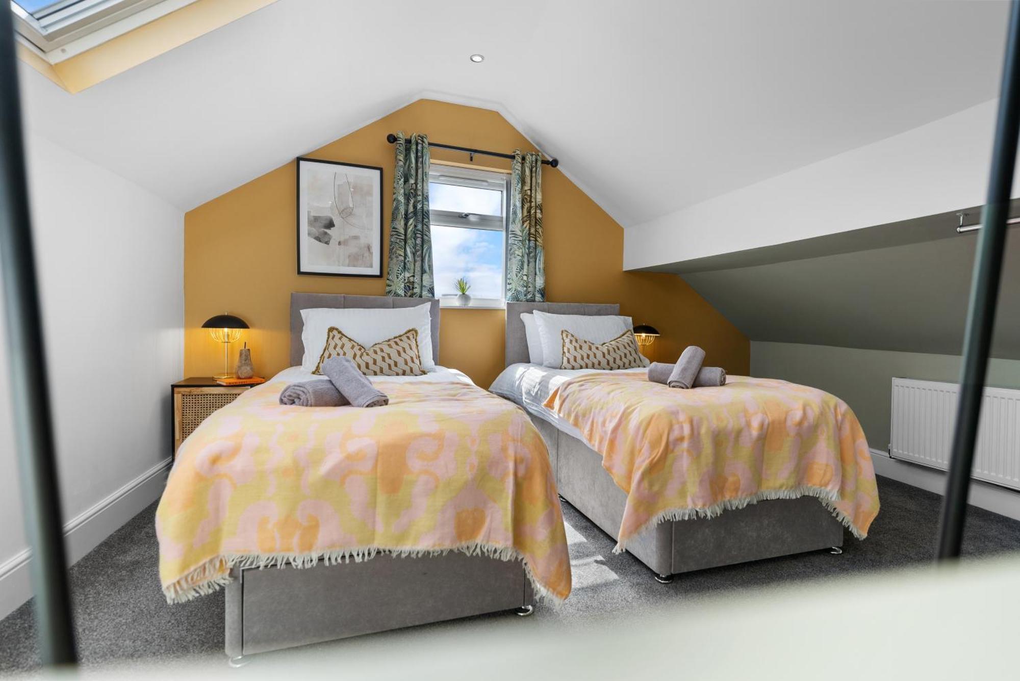 4-Bedroom Stunning Luxe, Spacious & Stylish Design House Bolton, Sleeps 11, With Parking Central Bolton, Links To Manchester, Pet-Friendly, Best For Groups! Work Contractors And Summer Special Offer! - By Blue Puffin Stays Farnworth Exteriér fotografie