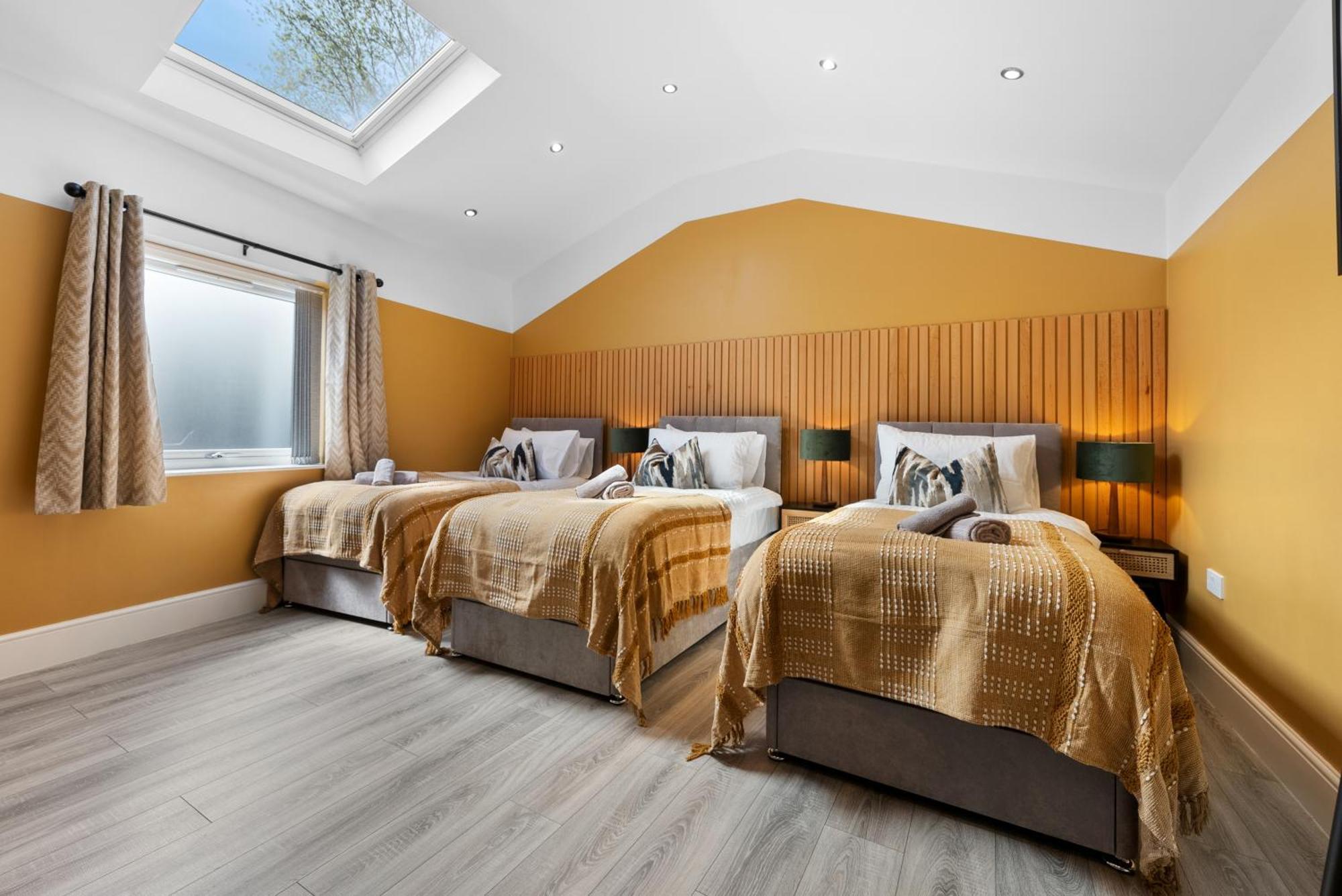 4-Bedroom Stunning Luxe, Spacious & Stylish Design House Bolton, Sleeps 11, With Parking Central Bolton, Links To Manchester, Pet-Friendly, Best For Groups! Work Contractors And Summer Special Offer! - By Blue Puffin Stays Farnworth Exteriér fotografie