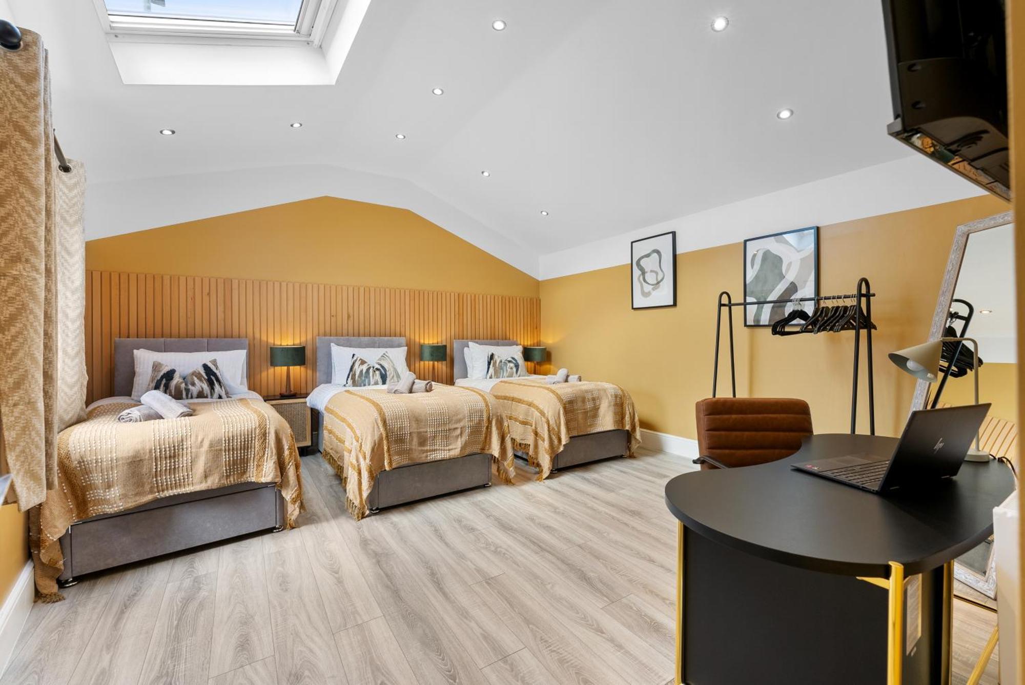 4-Bedroom Stunning Luxe, Spacious & Stylish Design House Bolton, Sleeps 11, With Parking Central Bolton, Links To Manchester, Pet-Friendly, Best For Groups! Work Contractors And Summer Special Offer! - By Blue Puffin Stays Farnworth Exteriér fotografie