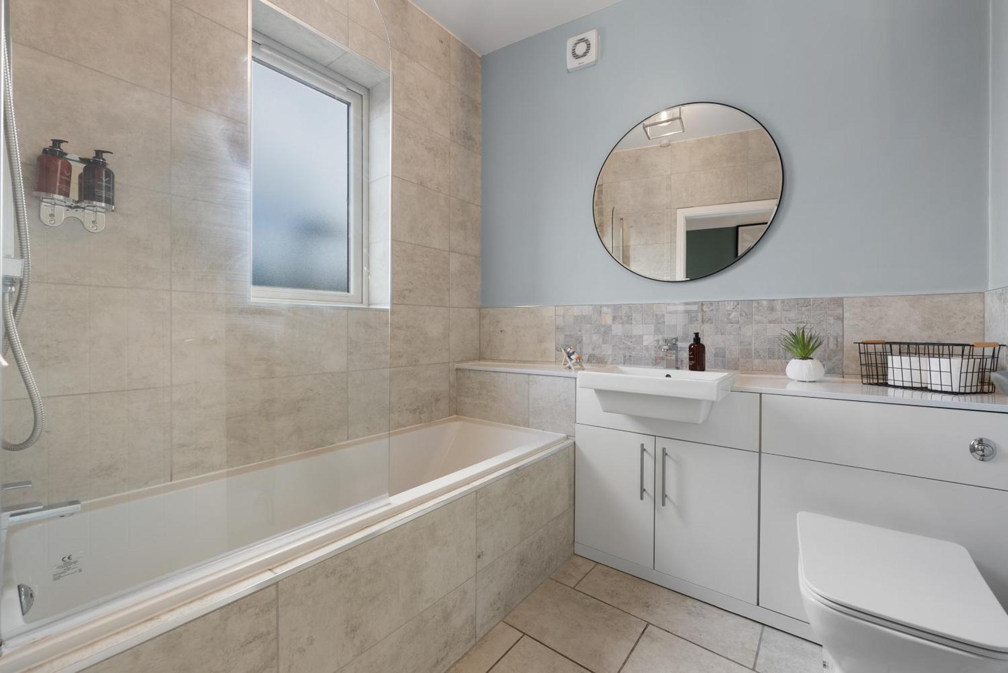 4-Bedroom Stunning Luxe, Spacious & Stylish Design House Bolton, Sleeps 11, With Parking Central Bolton, Links To Manchester, Pet-Friendly, Best For Groups! Work Contractors And Summer Special Offer! - By Blue Puffin Stays Farnworth Exteriér fotografie