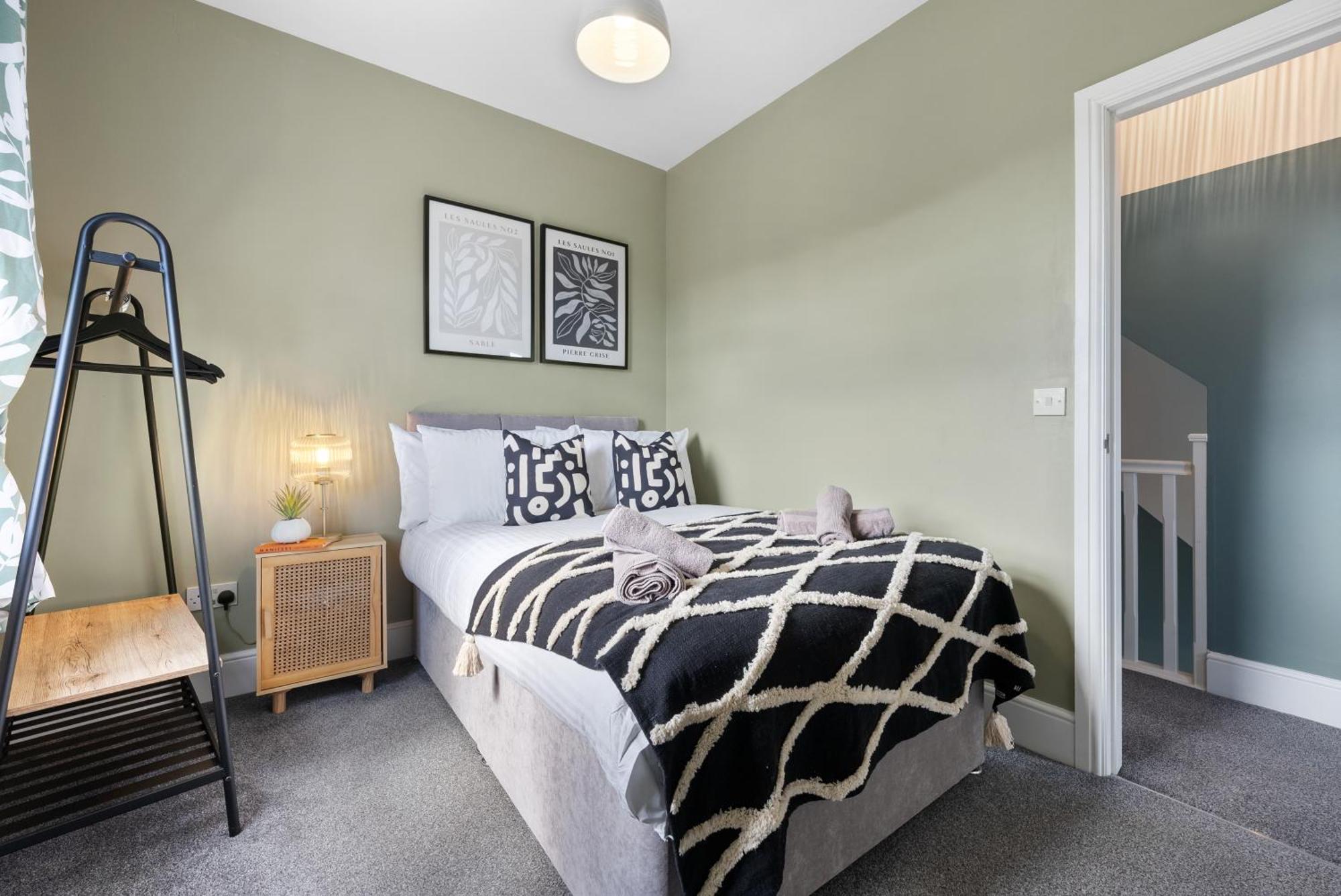 4-Bedroom Stunning Luxe, Spacious & Stylish Design House Bolton, Sleeps 11, With Parking Central Bolton, Links To Manchester, Pet-Friendly, Best For Groups! Work Contractors And Summer Special Offer! - By Blue Puffin Stays Farnworth Exteriér fotografie