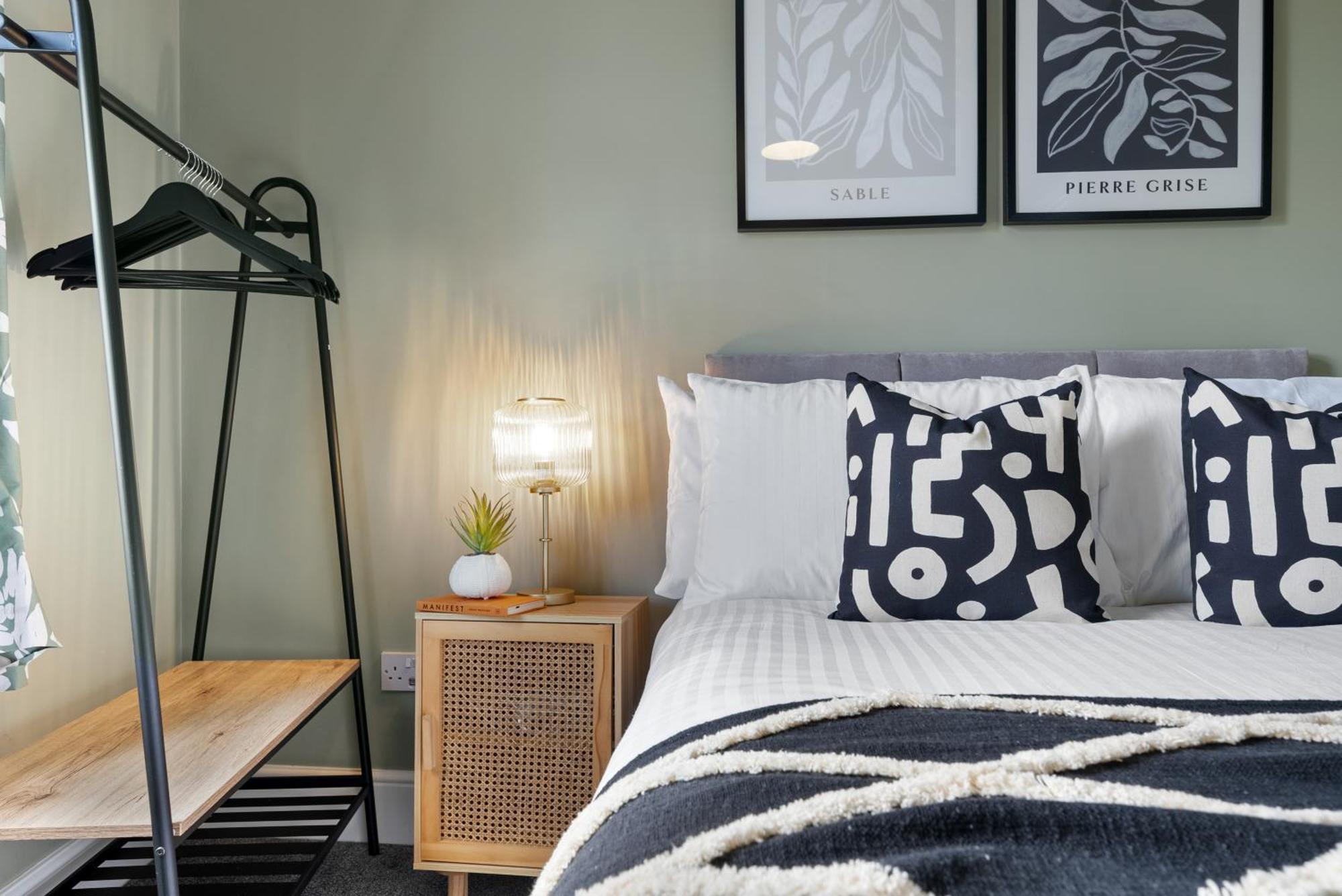 4-Bedroom Stunning Luxe, Spacious & Stylish Design House Bolton, Sleeps 11, With Parking Central Bolton, Links To Manchester, Pet-Friendly, Best For Groups! Work Contractors And Summer Special Offer! - By Blue Puffin Stays Farnworth Exteriér fotografie