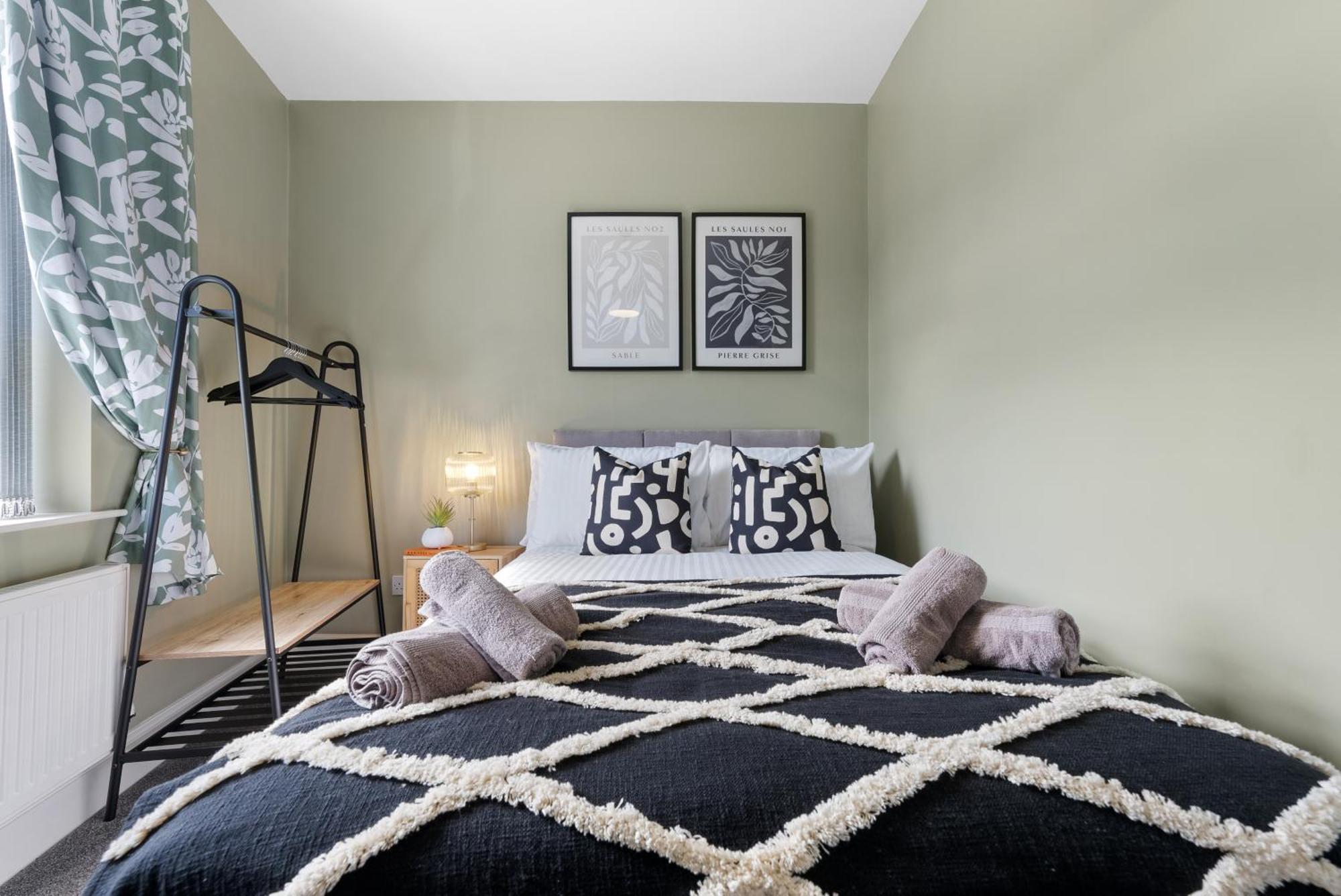 4-Bedroom Stunning Luxe, Spacious & Stylish Design House Bolton, Sleeps 11, With Parking Central Bolton, Links To Manchester, Pet-Friendly, Best For Groups! Work Contractors And Summer Special Offer! - By Blue Puffin Stays Farnworth Exteriér fotografie