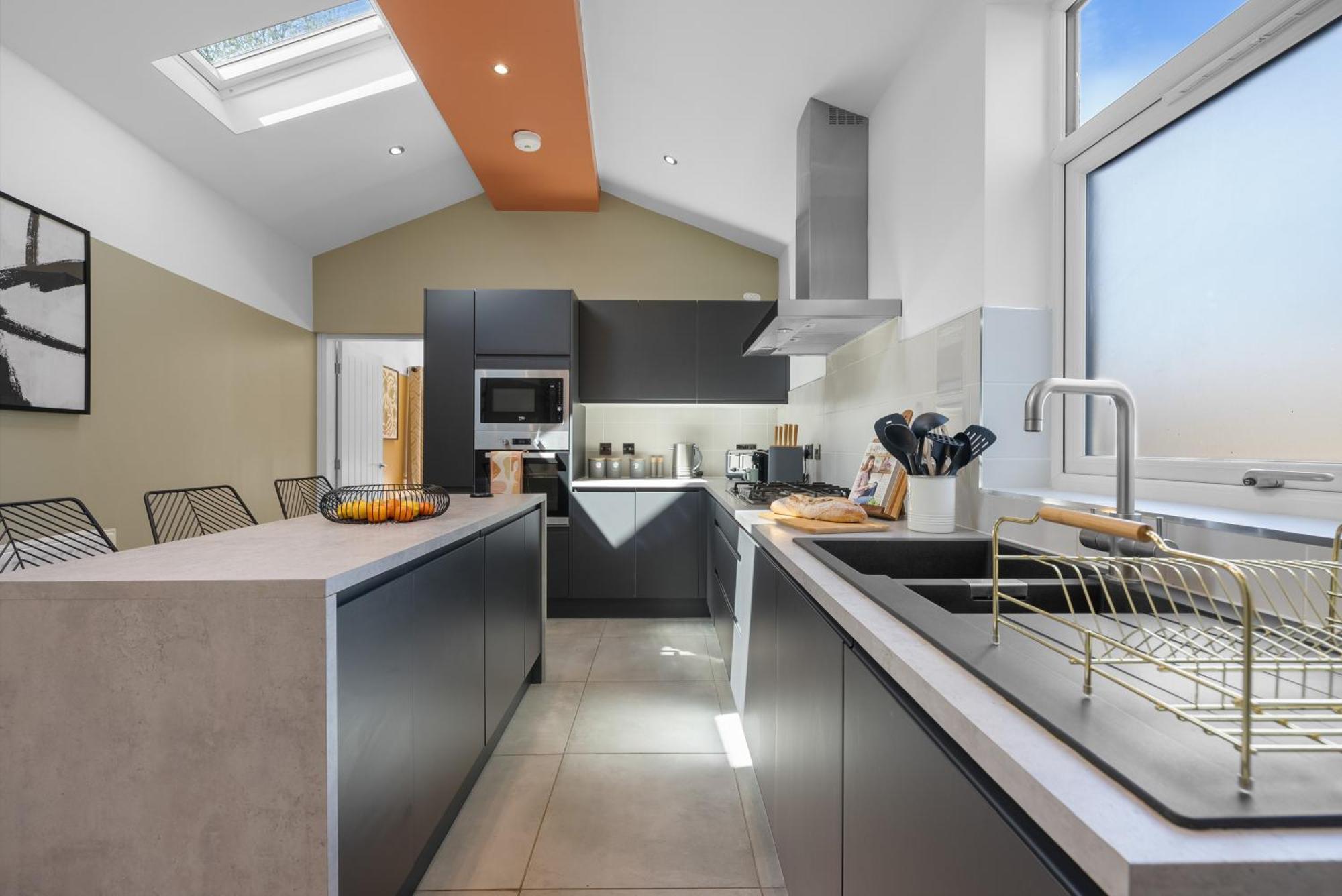 4-Bedroom Stunning Luxe, Spacious & Stylish Design House Bolton, Sleeps 11, With Parking Central Bolton, Links To Manchester, Pet-Friendly, Best For Groups! Work Contractors And Summer Special Offer! - By Blue Puffin Stays Farnworth Exteriér fotografie